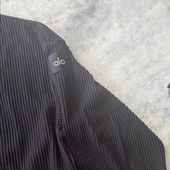 ALO Yoga Women's Black Cropped Hoodie and sweatpants set - Picture 7 of 14